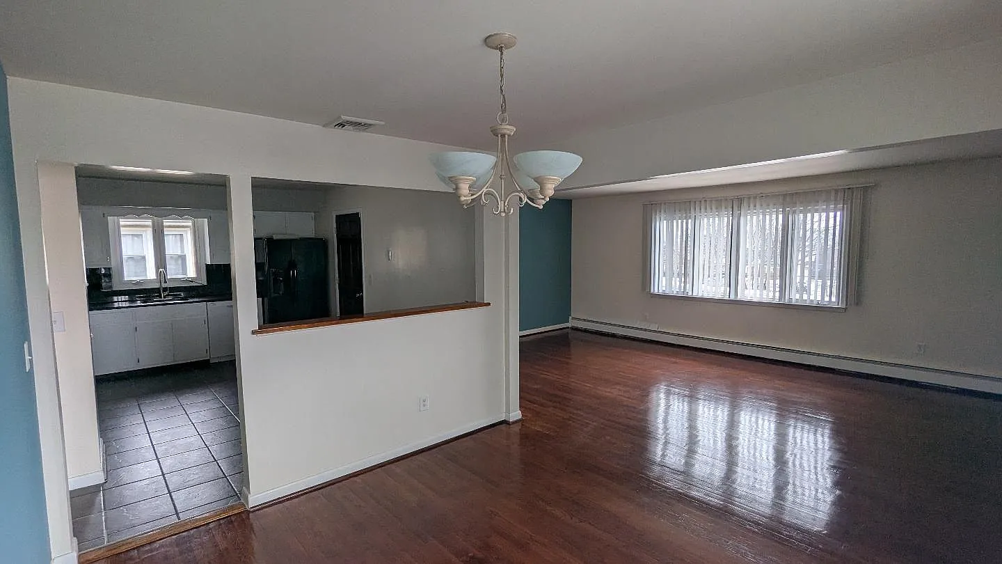3 bed, 1600 sqft, $3,100 — Photo 1