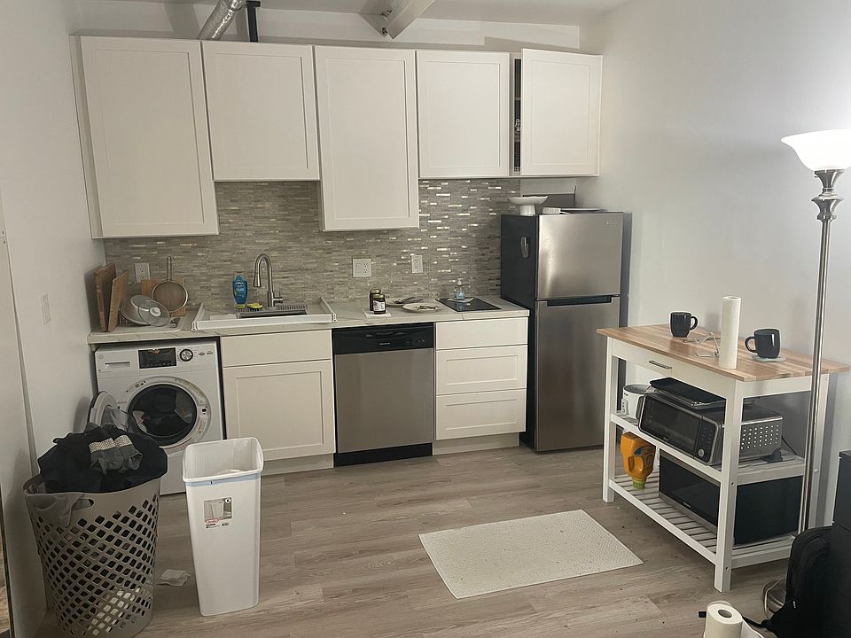 2nd image of 3341 Chicago St