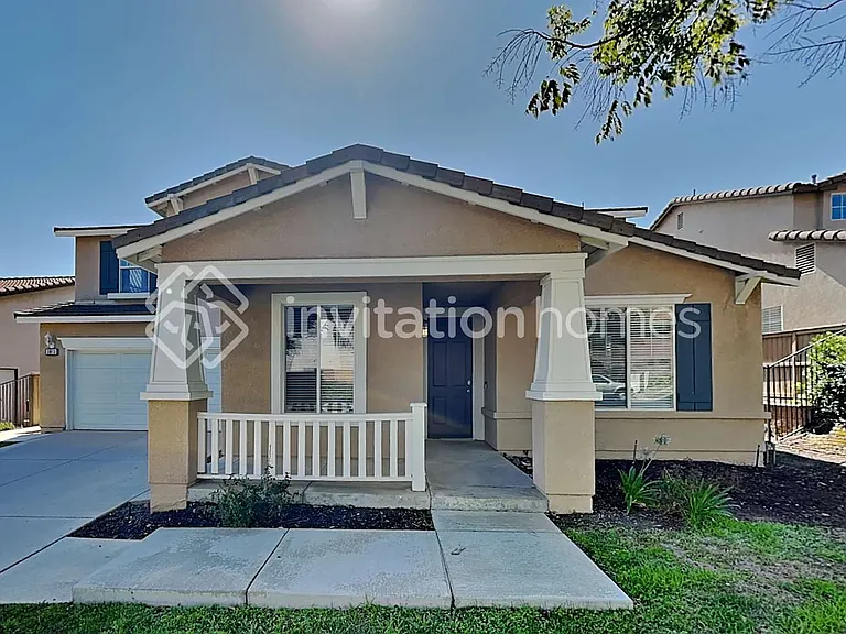 3813 Holly Springs Dr — Photo 1