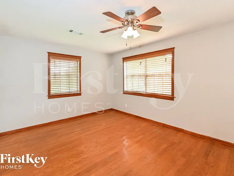 4003 Chapel Square Dr — Photo 9