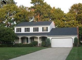 401 Lynden Dr, Highland Heights, OH 44143