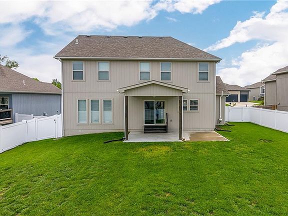 3rd image of 1290 NW Lindenwood Dr