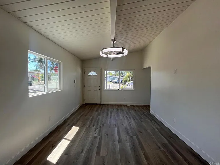 803 N Citrus Ave — Photo 7
