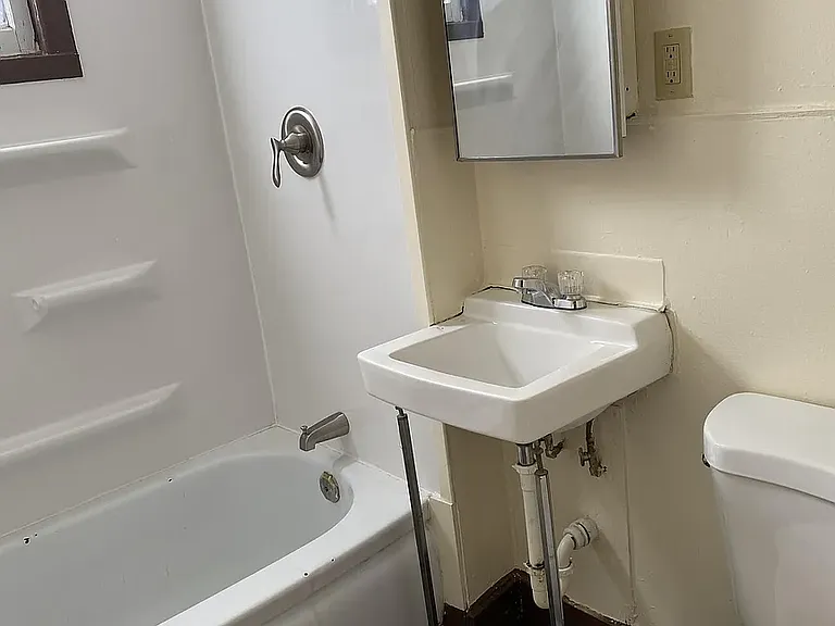 2918 Dupont Ave N #1 — Photo 7