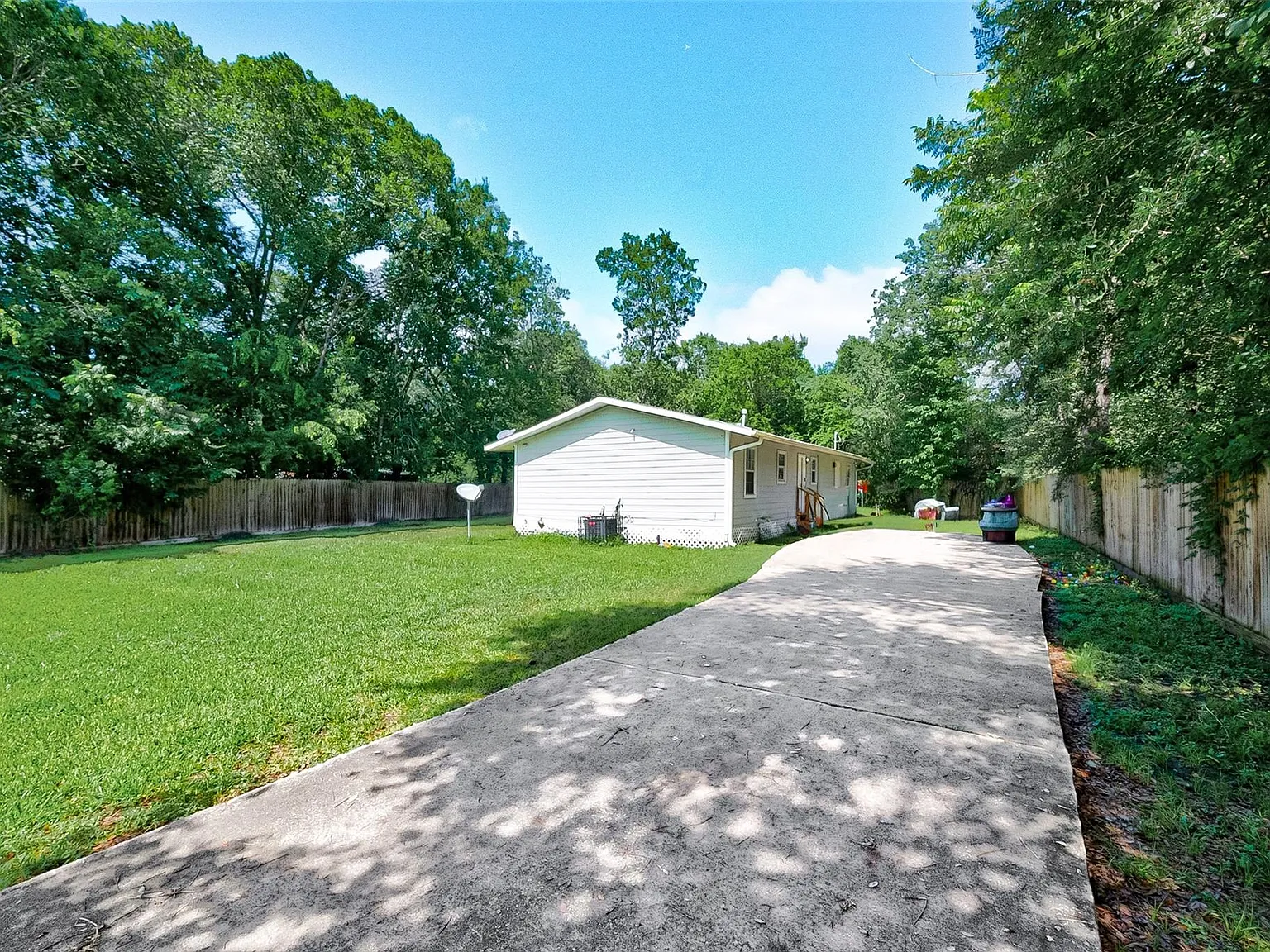 2 bed, 1.0 bath, 1288 sqft, $1,500 — Photo 2