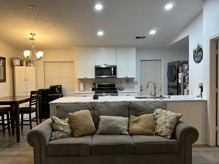 5712 Blue Pine Ave NW — Photo 2