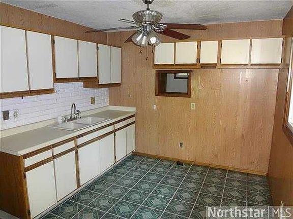 3rd image of 107 Iowa Ave W