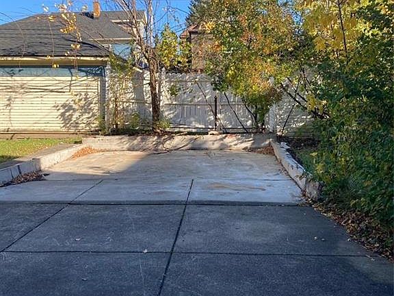 4th image of 270 Lisbon Ave