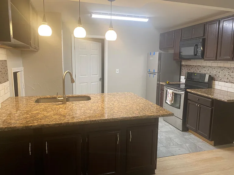 715 W Jefferson Ave — Photo 9