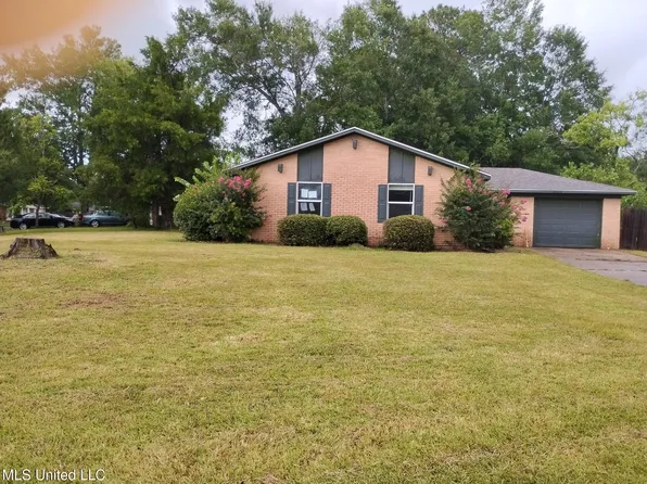 2104 Victoria Dr, Gautier, MS 39553