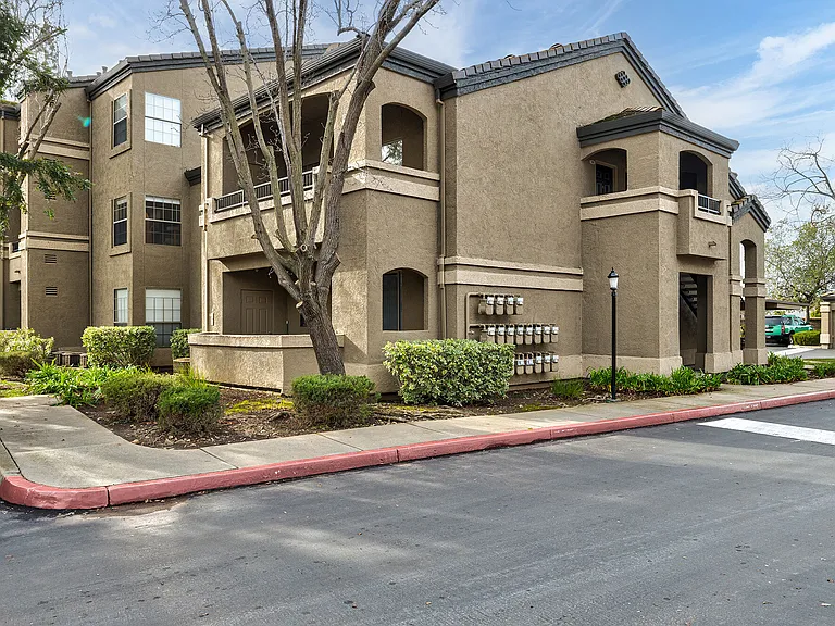 Cobble Oaks — Photo 34