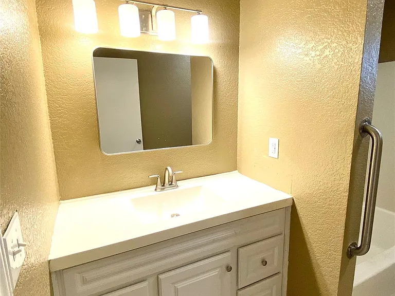 411 Lindley Dr — Photo 12