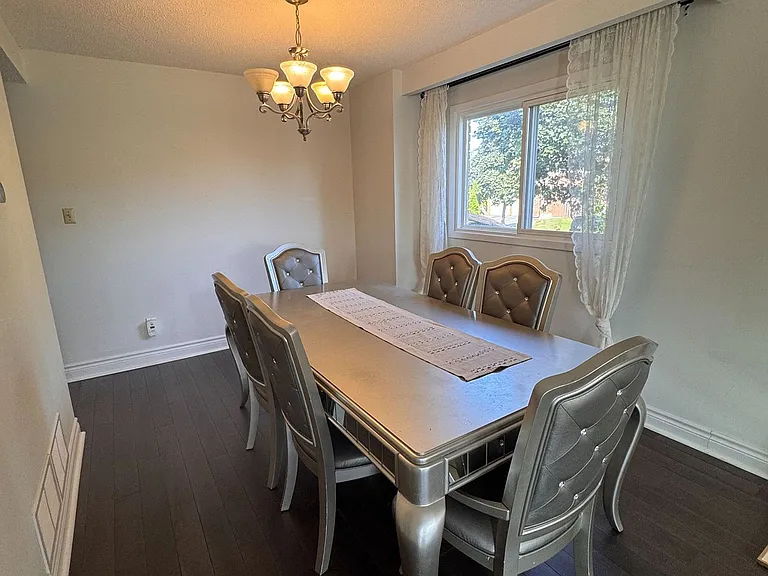 2425 Carlanne Pl #MAIN — Photo 8