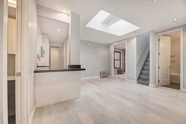 Rented by REAL New York | media 25