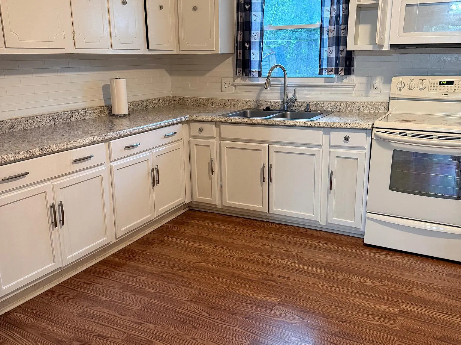 4 bed, $2,100 — Photo 4