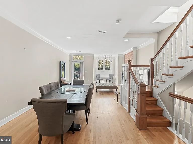 11 R St NW — Photo 5