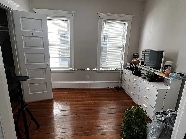 81 Newbury St — Photo 15