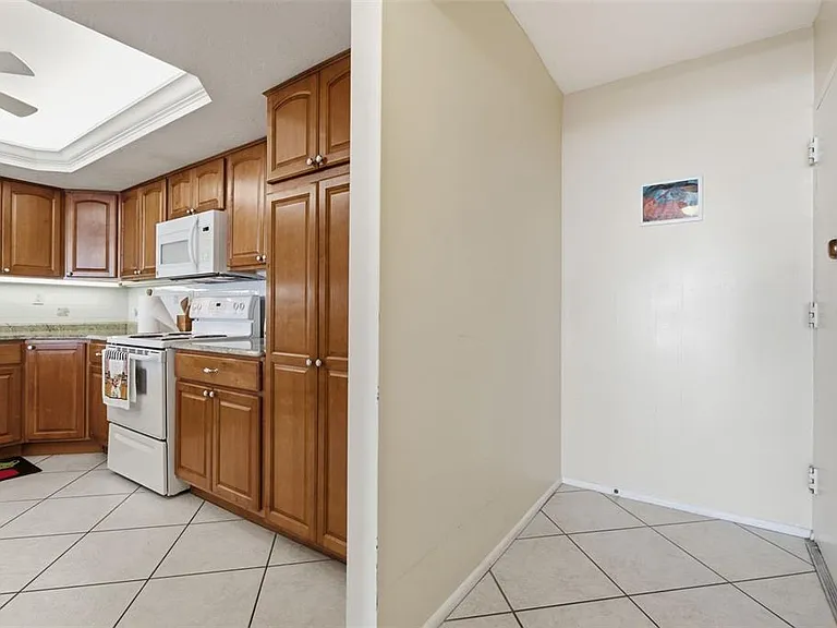 17920 Gulf Blvd #1401 — Photo 9