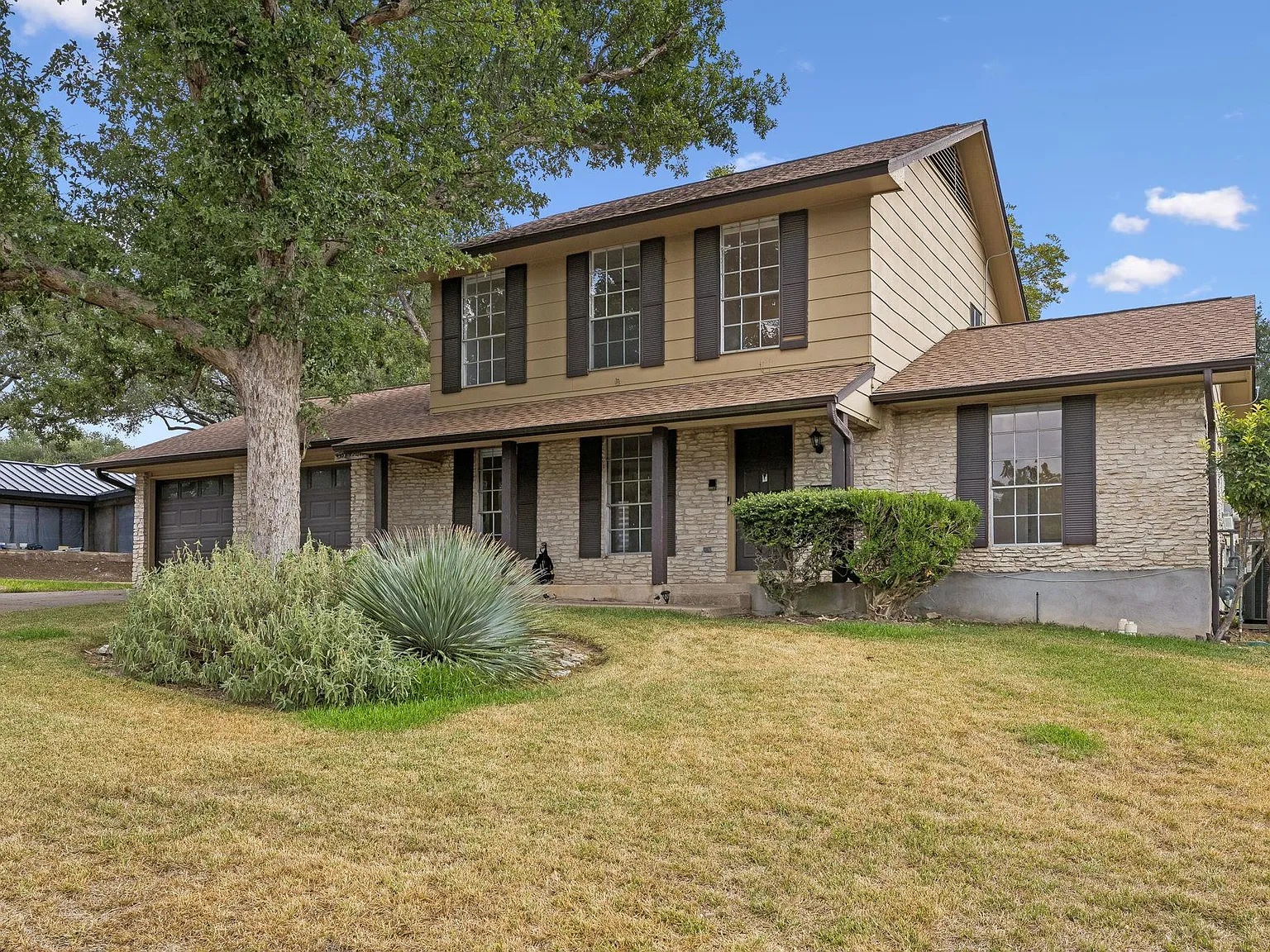 4 bed, 2.0 bath, 1932 sqft, $4,990 — Photo 1