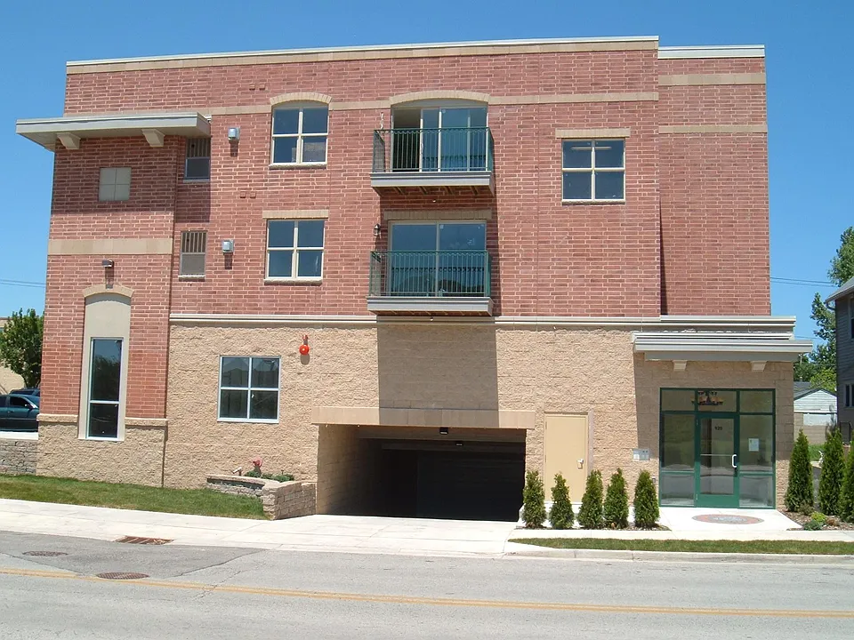 920 Marquette Ave #304