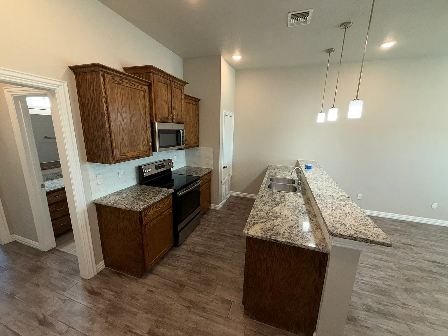 1 bed, 767 sqft, $1,050 — Photo 4