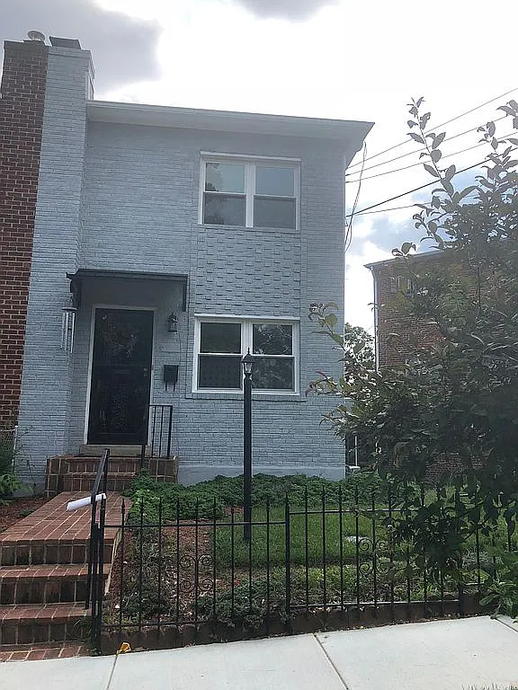 5620 Eastern Ave NE photo 1