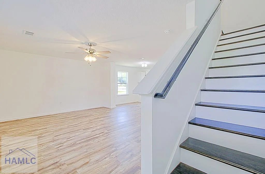 3 bed, 2.5 bath, 1452 sqft, $1,750 — Photo 2