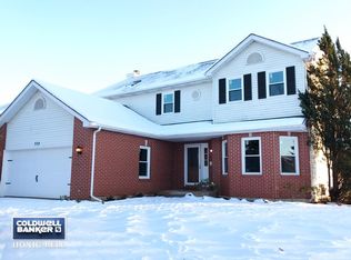 332 Beaver Xing, Oswego, IL 60543