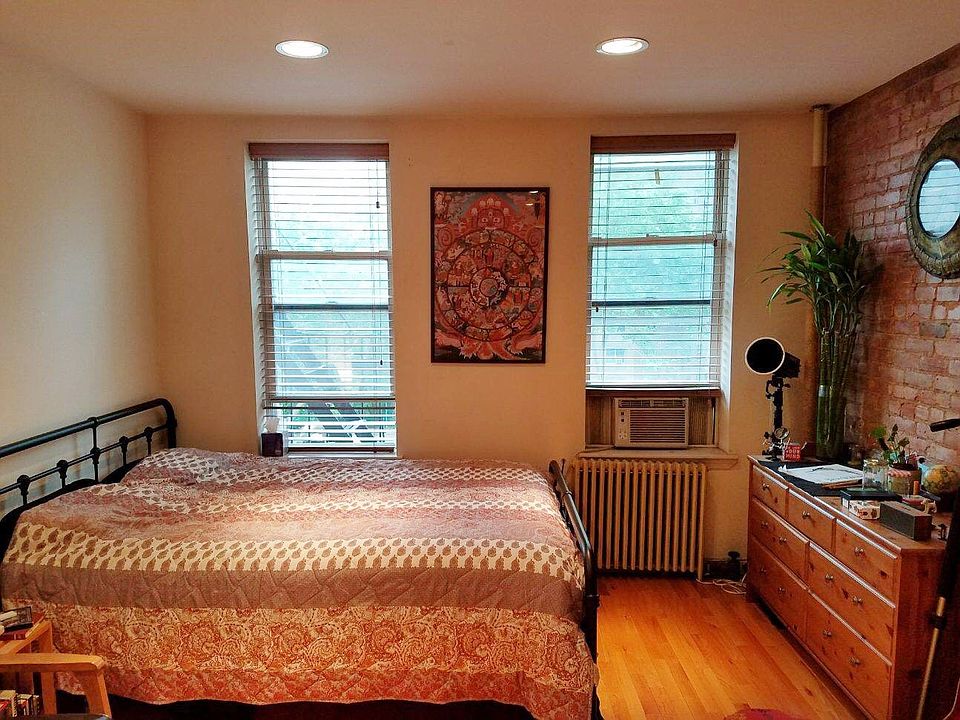 1st image of 93 1st Ave APT 3D