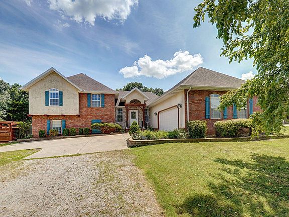 823 McVey St-40