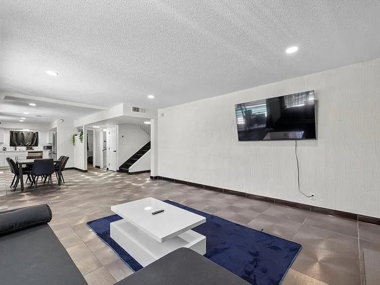 2571 Vegas Valley Dr — Photo 6