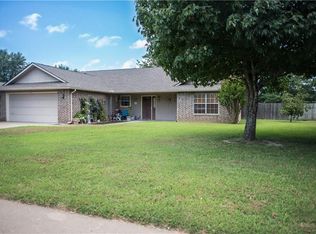 1013 E Green Acres Dr, Rogers, AR 72758