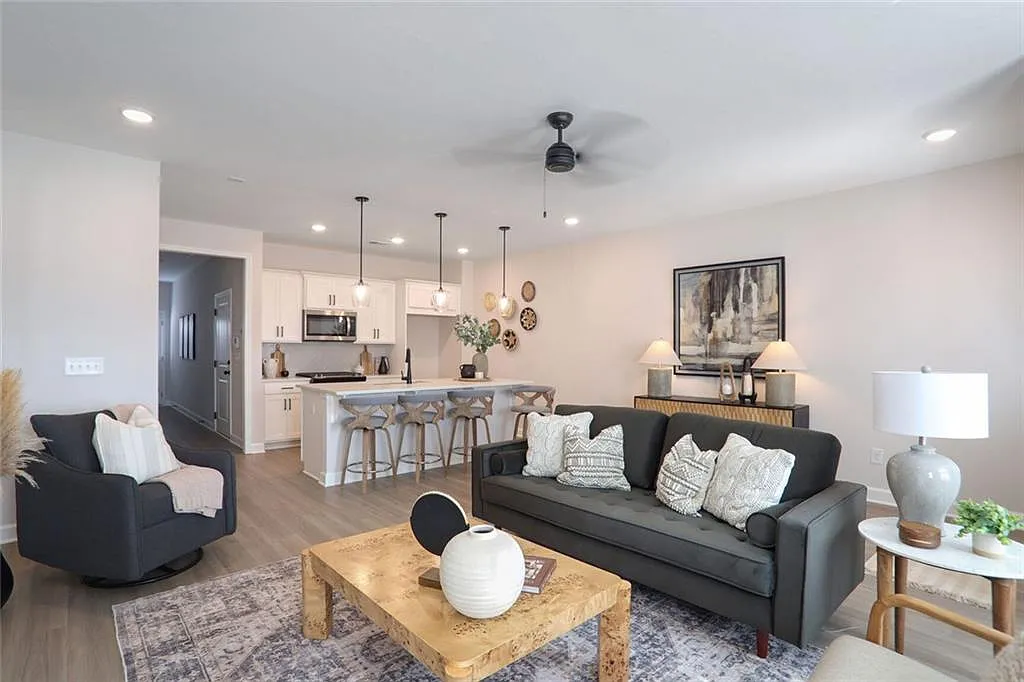 3 bed, 2.5 bath, 1615 sqft, $2,500 — Photo 4