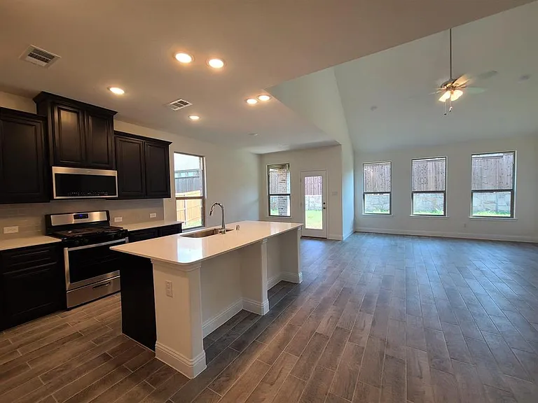 16020 Aquilla Way — Photo 3