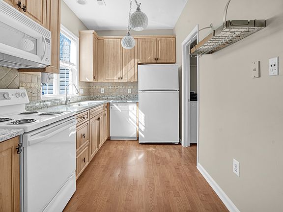 5th image of 2907 Andover Glen Rd