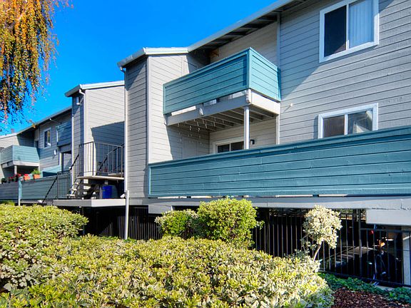 Creekside Apartments Building and Walkways