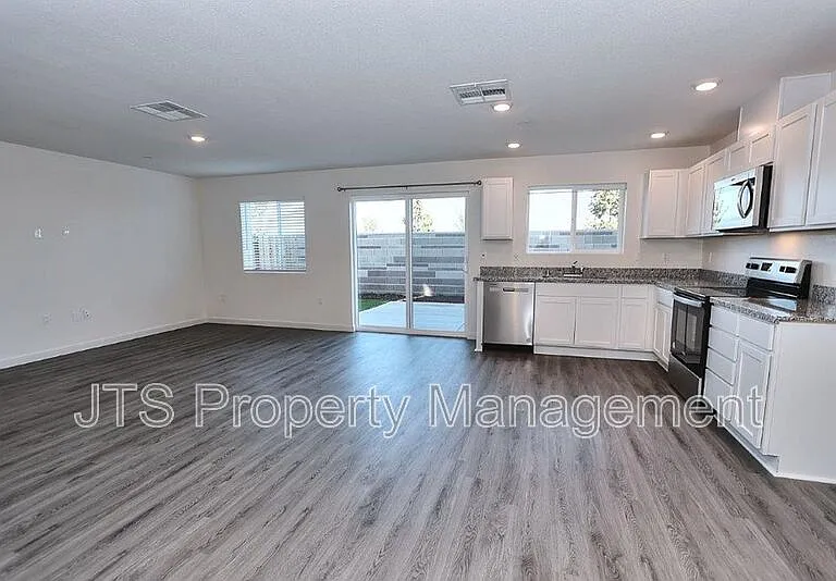 2097 Shady Tree Cir — Photo 14