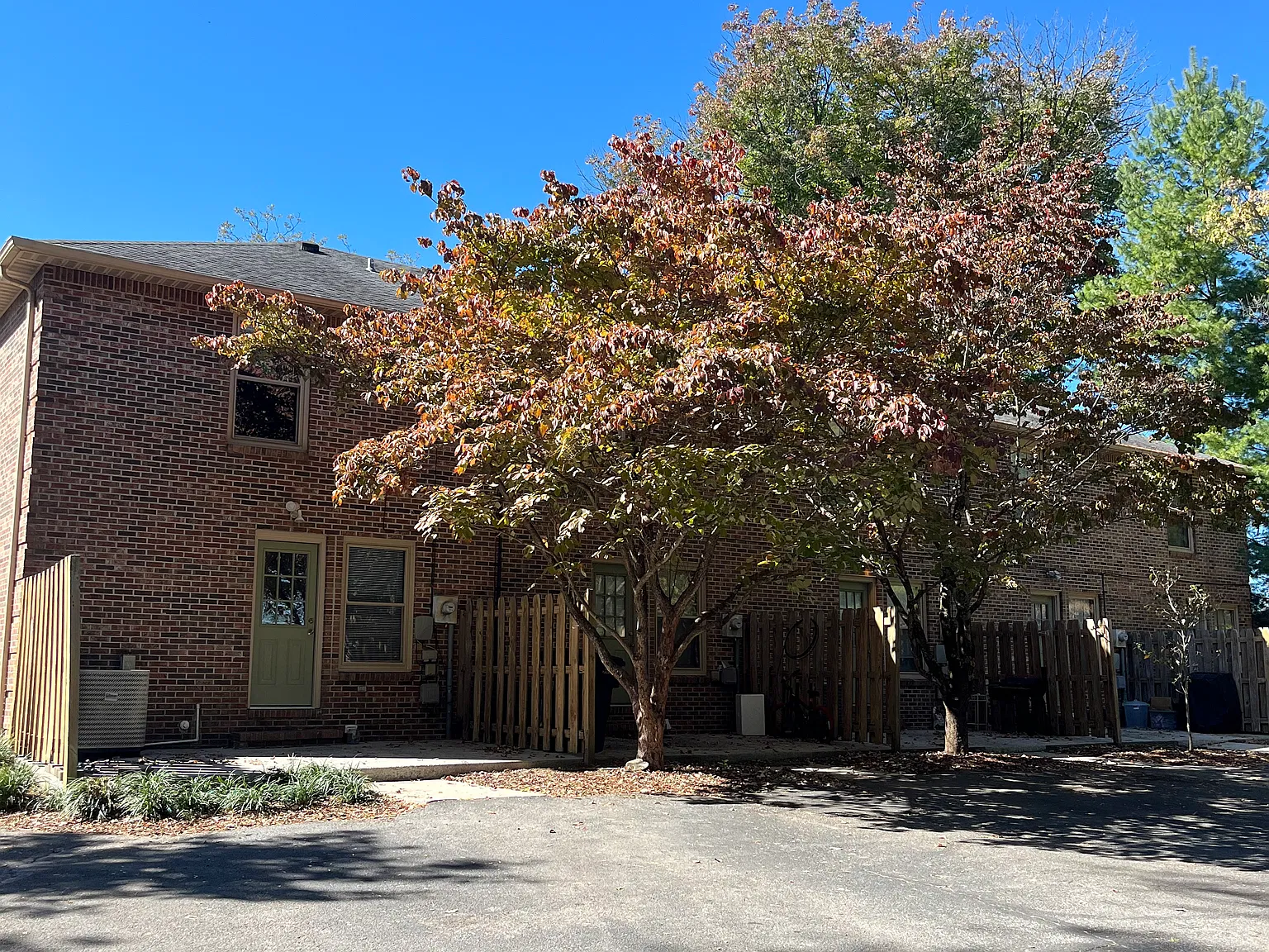 2 bed, 1.5 bath, 1100 sqft, $1,300 — Photo 4