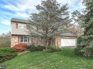 2805 Glen Hollow Dr, York, PA 17406
