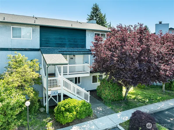 8823 Holly Drive #H207, Everett, WA 98208