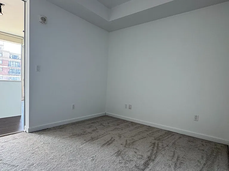 300 Lisgar St #806 — Photo 6