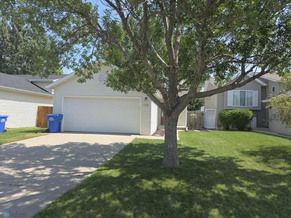 756 50th St S, Fargo, ND 58103