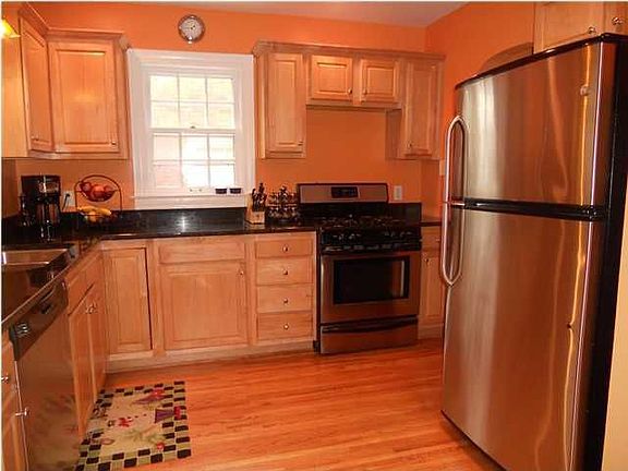 3rd image of 3019 Peale Ave