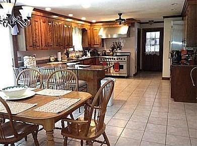 2nd image of 102 Oakleaf Dr
