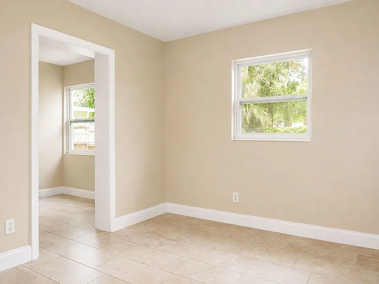 9412 N Elmer St — Photo 11
