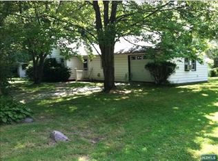 60 Edgecumb Rd, West Milford, NJ 07480