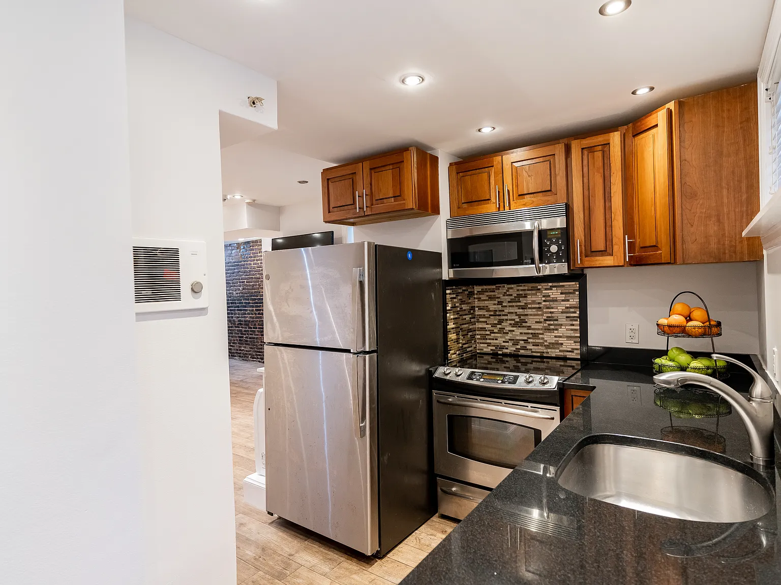 Studio, 625 sqft, $2,300 — Photo 4