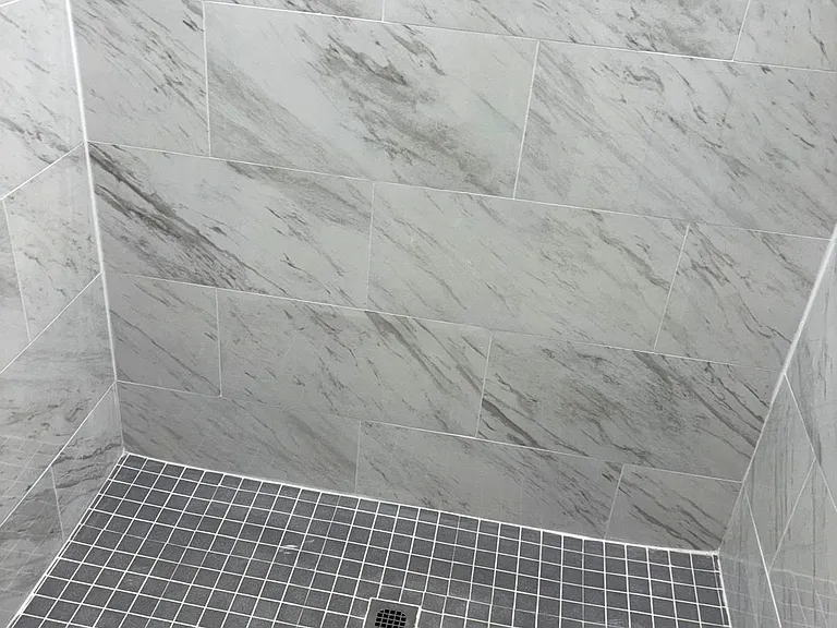1112 Gilbert Ave S #1 — Photo 8