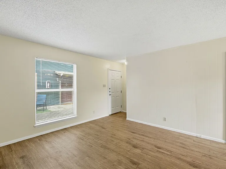 2319 Greenfield Pkwy — Photo 33