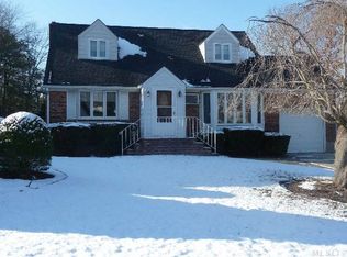 30 Hunter Pl, Smithtown, NY